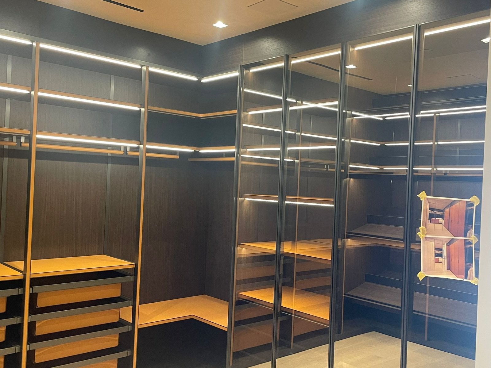 Wardrobe & closet