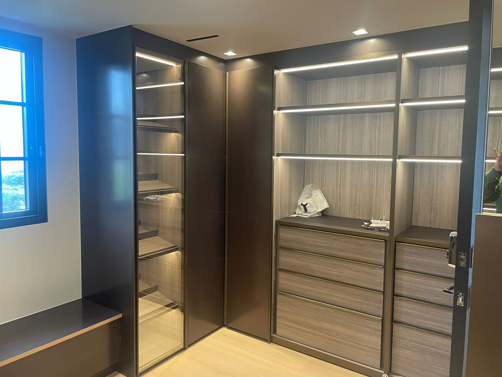 Wardrobe & closet